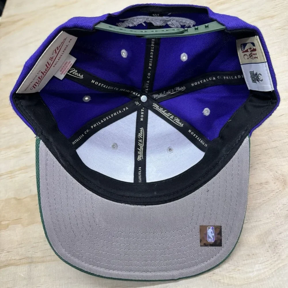 NEW DAMAGED Milwaukee Bucks Mitchell Ness HWC Snapback Purple Green OSFM